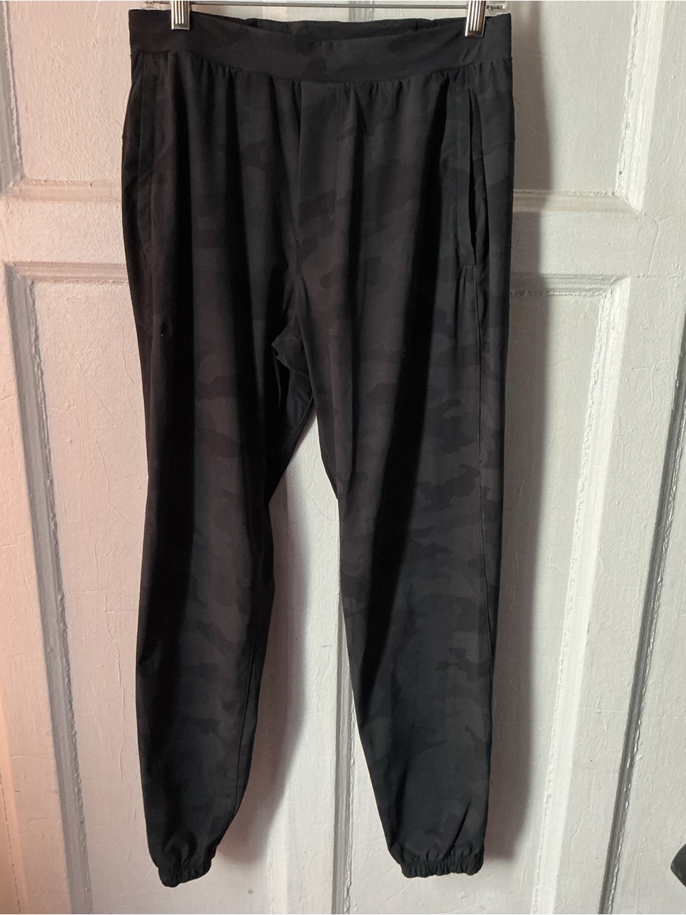 lululemon athletica Men's Dark Gray Camo Joggers